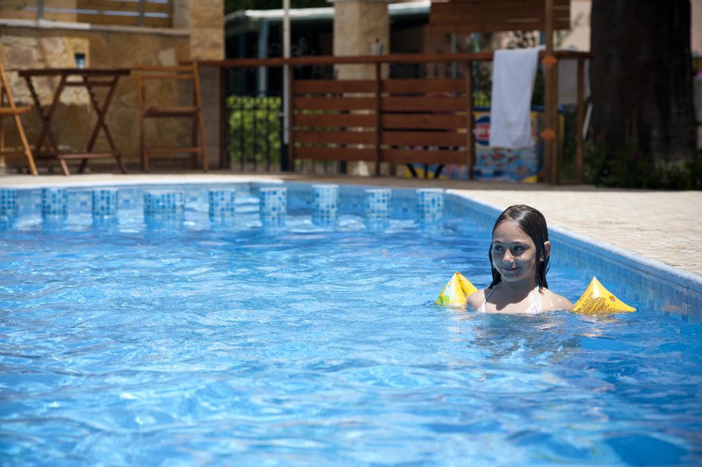 Nikolas Suites Kato Daratso Bagian luar foto